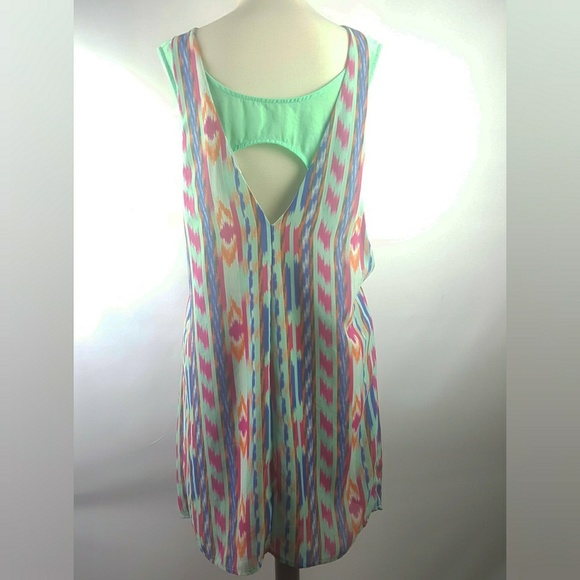 Lush Multi-Colored Patterned Dress - Picture 2 of 5